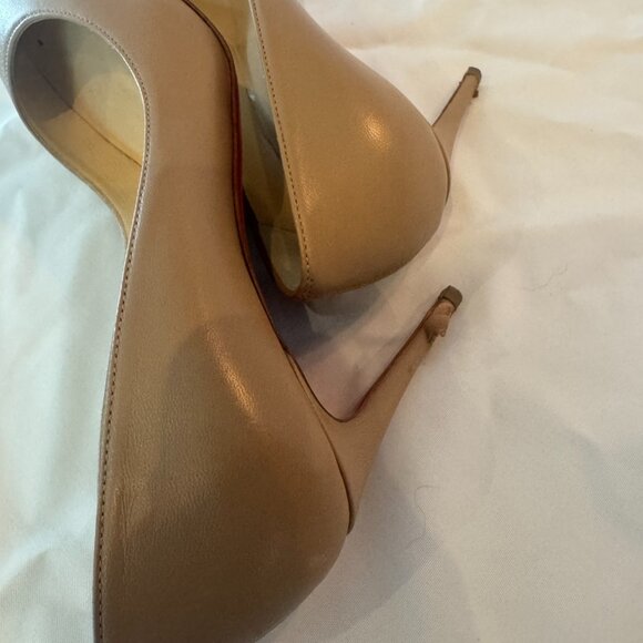 Christian Louboutin Eloise Nappa Pumps in Nude - Picture 4 of 4